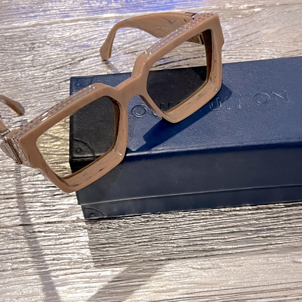 Barely worn 1 of 10 rare Louis Vuitton 1.1 Millionaire Sunglasses in beige